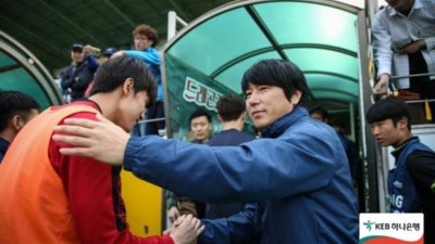 선수의 배를 향해 공을 수차례 찼다…'전직 K리거' 임민혁, 노상래 울산 감독 대행의 과거 폭행 주장