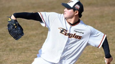 류현진 향기 난다 극찬받았는데…7년 만에 PS 앞두고 칼바람, 한화 마지막 가을 선발투수가 방출됐다