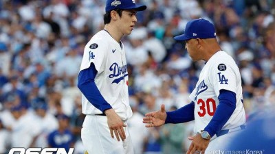 로버츠가 사사키를 마중 나가다...3이닝 퍼펙트 내가 본 구원투수 중 역대 최고, 이제 시작일 뿐