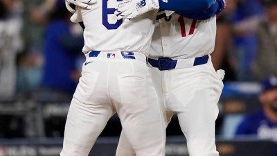 김혜성 대주자가 뭐 이리 화려해… 오타니가 포효하고, 야마모토가 껴안았고, 커쇼와 기념샷까지