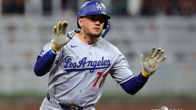 '충격 은퇴 선언' 36세 다저스 살림꾼 여기서 커리어 마무리 짓길... 김혜성 반사이익 누릴까