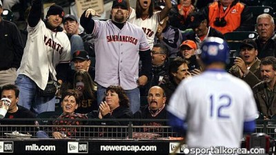 커쇼가 또 해냈다 LEE팀 팬들의 조롱거리 된 다저스 전설...가을 징크스에 통쾌해한 샌프란시스코?