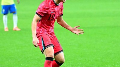 이강인 눈물겨운 '독박축구'... 브라질전 '텅 빈' 중원→답답함에 허공에 손짓만