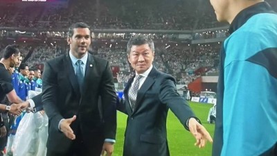 [442.live] 정몽규 회장 등장하고 홍명보 감독 소개되자…“우~” 6만 관중 일제히 ‘야유’