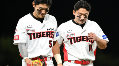 1루 펑고 편하게 받더라 내년 윤도현 1루수 카드 만지작...돌아오는 김도영과 꿈의 쌍두마차 되려나