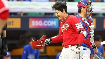 김성욱, 9회말 끝내기 홈런…SSG, 삼성 꺾고 준PO 1승 1패