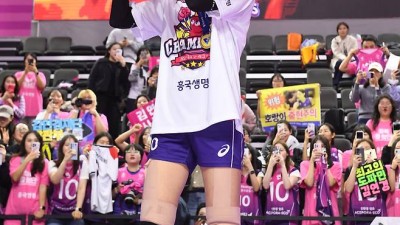 굿바이 ‘배구여제’ 김연경, 흥국생명 새 시즌 개막전서 은퇴식