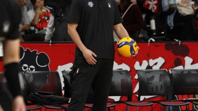 '해설위원 제안 거절' 영구결번 레전드의 변신, 막내 코치로 새 출발하다 “지도자는 굉장히 매력적인 직업, 설렌다