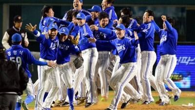 왕조 시절 그립다 삼성·SSG 팬들, 13년 만의 가을야구 재회…오승환·이승엽·한동민 유니폼 입고 응원전 [스춘 현장]