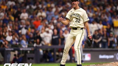 '다저스 나와라' 163km 괴물 신인 역투→솔로 홈런 3방…승률 1위 자존심 지킨 밀워키, 컵스 역스윕 저지했다