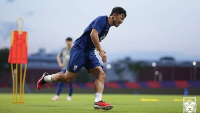 ‘대표팀 충격 제외’ 황희찬, 씁쓸하게 바이크 타며 훈련 이탈…골 넣었던 종아리→월드컵처럼 마법 일어날까 [SPO 현장]