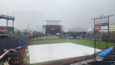 쏟아진 가을비, 흠뻑 젖은 그라운드…‘한화 PS 최종 모의고사’ 14일로 미뤄진다 [SD 대전 라이브]