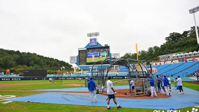 '라팍' 비 온다고요? 그라운드 정비 끝났습니다→삼성 선수단 훈련 진행…3차전 개시 준비 [준PO3]
