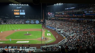 연습경기인데 1만7000석 가득차다니…한화 팬들이 최강삼성, 최정홈런 외친 사연 [대전 현장]