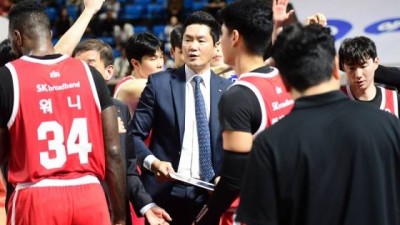 큰일이다... 이러면 이기기 쉽지 않다 높이 싸움 완패, 답답함 토로한 전희철 감독 [잠실 현장]