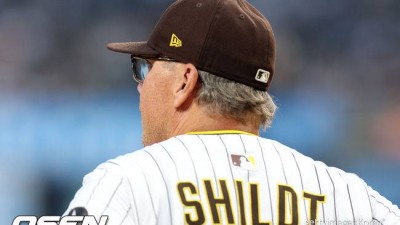 갑자기 왜? 샌디에이고 감독, 계약 기간 남겨두고 전격 은퇴