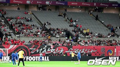 '63000명→23000명' 4만 석 넘게 텅텅...손흥민, '역대급 흥행 실패' 속 A매치 138경기 대기록 축하받았다[오!쎈 서울]