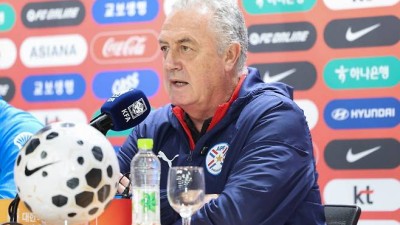 파라과이 감독이 본 韓日 스리백 “한국은 윙백 활용, 일본은 더 공격적”