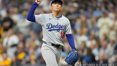 '야마모토 1실점 완투승' LAD, MIL에 5-1 승 '원정 2경기 싹쓸이' [NLCS2]