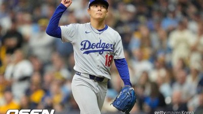 '156km 강속구 던지며 9이닝 KKKKKKK 1실점 완투승' 야마모토, 홈런 맞고 각성하다 [NLCS2]