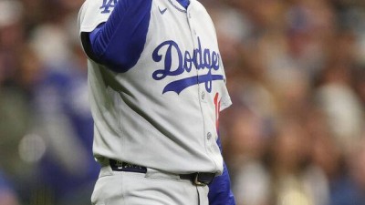 前 KIA 선수 소환한 '3213억' 최고 몸값의 철벽투…'日 선수 최초+21년+37년' 기록 잔치 벌였다