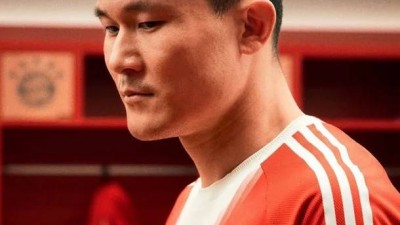 김민재 ‘300억 연봉 포기’ 韓 축구 충격 빠트릴 ‘대형 이적’ 터지나 “나폴리 출신 KIM, 이태리 명문 관심 받는 중”