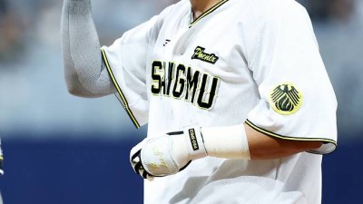 LG 더 무서워진다고?…문동주 155㎞ 직구를 홈런으로, '잠실 빅보이' 예고편 제대로 보여줬다