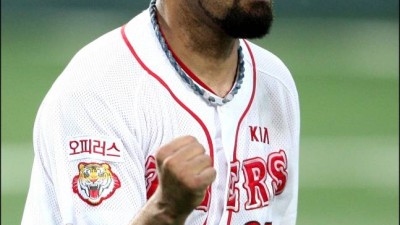 하늘로 떠난 전 KIA 외인, 4631억 日 투수 역투에 21년 만에 소환되다