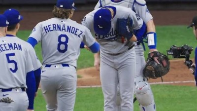 日 야마모토 완투 후 보여준 행동 '화제'→유독 단 1명만 다르게 대했다