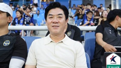 윤정환 감독, K리그 역사상 최초 대업 눈앞…1부 이어 ‘K리그2 올해의 감독’ 굳히기 나선다