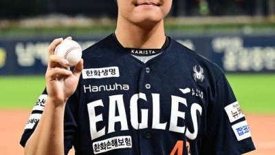 '9이닝당K 13.8개' 19세 신인이 역대 1위라니…한화 행운아 정우주는 7년 전 안우진이 될 수 있을까
