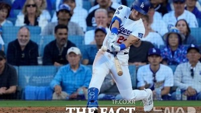 다저스, 월드시리즈 보인다…한국계 에드먼 결승타, 밀워키에 3연승 [NLCS 3차전]