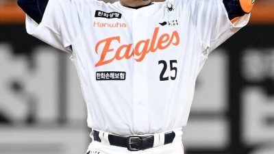한화, 1차전 선발 라인업 공개...김경문 감독의 우익수 선택은 김태연 [PO1 현장]