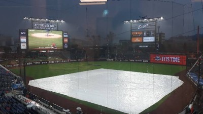 '대전에 쏟아지는 비' 한화-삼성, PO 1차전 우천 취소 가능성