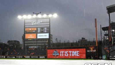 '가을비가 또 훼방놓다' 삼성-한화 1차전 우천취소→18일 낮 2시...'체력 회복' 삼성 유리할까