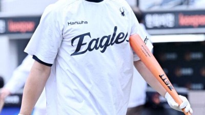 선배님 긴장하셨던데, 방에 오지 말래요 베테랑 손아섭도 가을야구는 떨린다…노시환 만나자마자 춤춰드렸어요 [MD대전 PO1]