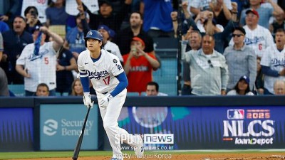 뭐? 랜디 존슨이 'MLB 역대 최초 기록' 오타니 홈런공을 잡았고 절대 안 판다고? 실화는 실화인데