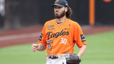 한화 수비 왜이래? PS 20경기 심우준, 29경기 채은성이 이런 실수를…폰세 충격, 2회만 3실점