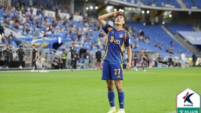 [현장 REVIEW] ‘신태용 경질 후폭풍’ 불났던 집 '이청용 PK골→골프채 세리머니’ 울산, 광주에 2-0 승…분위기 반전 성공