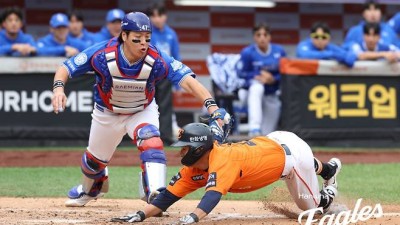 '아리랑 송구' 하나가 5실점으로, 잘 나가던 삼성 발목 잡은 통한의 실점 [PO1 냉탕]