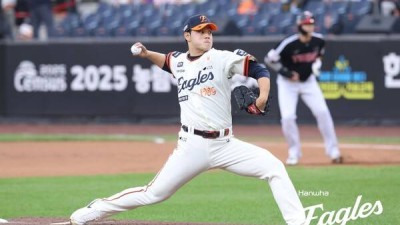 '미쳤다' 문동주, 시속 161.6km 쾅…KBO리그 최고 구속 경신[PO1]