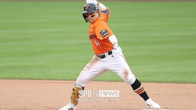 홈으로 던질 줄 모르고 헤드퍼스트 슬라이딩…아무도 못 봤더라 진짜 그랬다, 손아섭은 그래도 좋았다