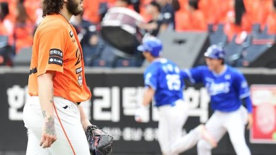 '폰세 붕괴'에 타자들도 멘붕 위기였다 → 채은성 고백 1선발 무너지는 느낌은 분위기 완전히 달라