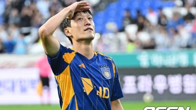 ‘신태용 감독과 불화 인정’ 이청용 골프 세리머니, 축구팬들은 보기 불편하다