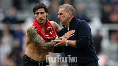 ‘경기 종료 10분 뒤’ 경질 통보 받은 포스텍…라커룸 마지막 인사 “더 많이 해주지 못해 미안해”