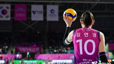 '쓴소리 전문' 김연경이 몰락하는 韓 배구에 남긴 마지막 일침 12년이 걸려도 국가대표 성적 위해 장기적인 플랜 세워야