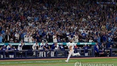 토론토, 시애틀꺾고 3승3패… 7차전 한판에 월드시리즈 결정 [ALCS 6]