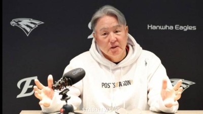 '무려 8명 PS 데뷔' 한화 왜 5회부터 2진급 줄줄이 넣었나, 김경문 감독 지고 있길래 안 뛰던 선수 넣으려 [PO]