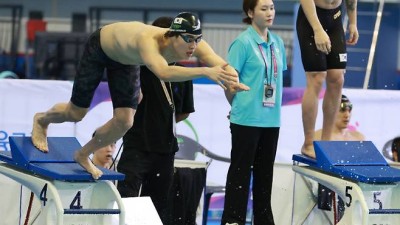 '1분43초92' 황선우, 中 쑨양 넘어 자유형 200m 아시아신기록
