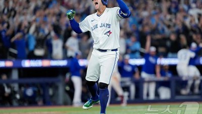 토론토, 32년 만에 월드시리즈 진출…오타니의 다저스와 격돌